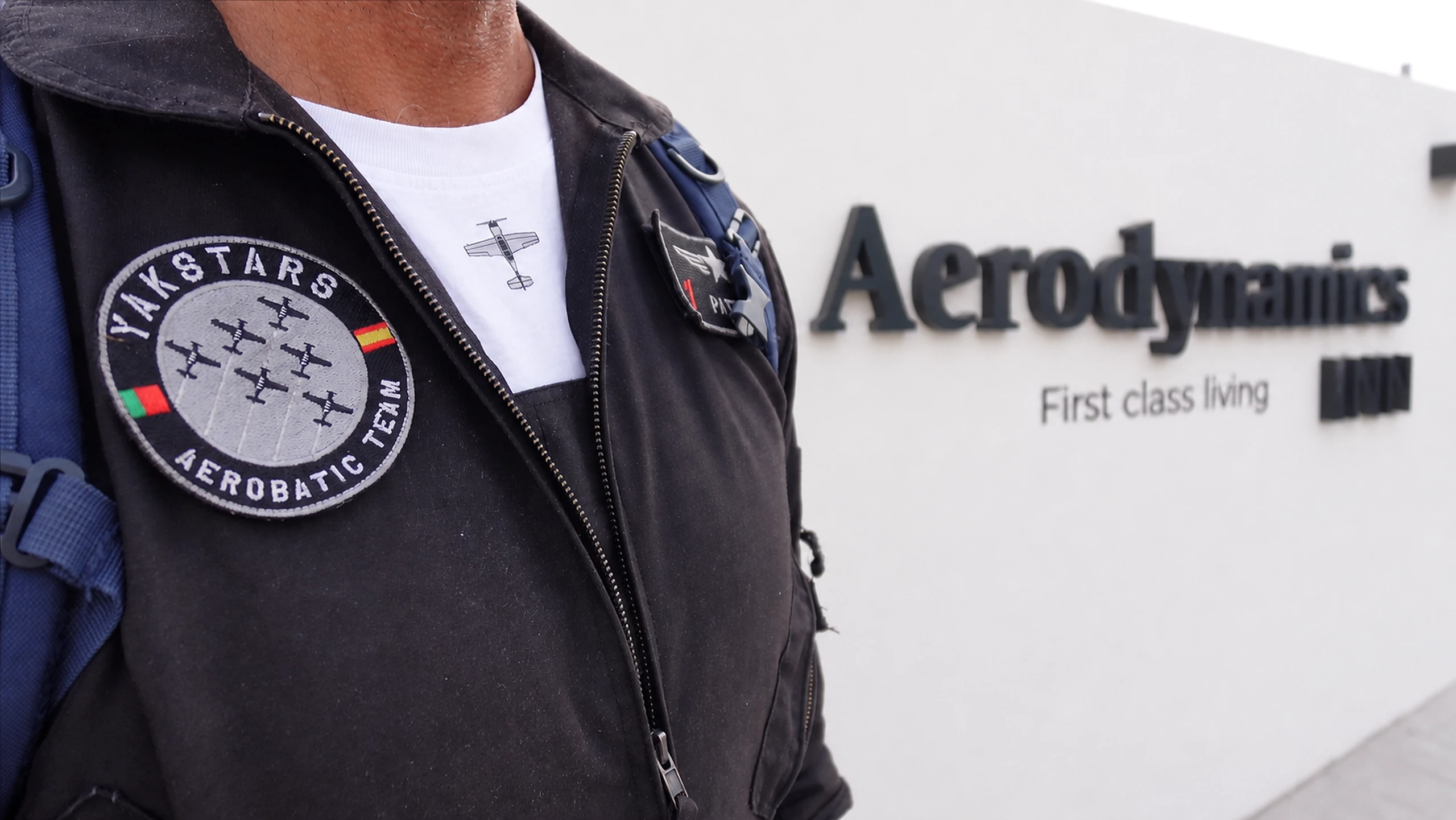 Detail of a Yakstars patch beside the Aerodynamics Inn name.