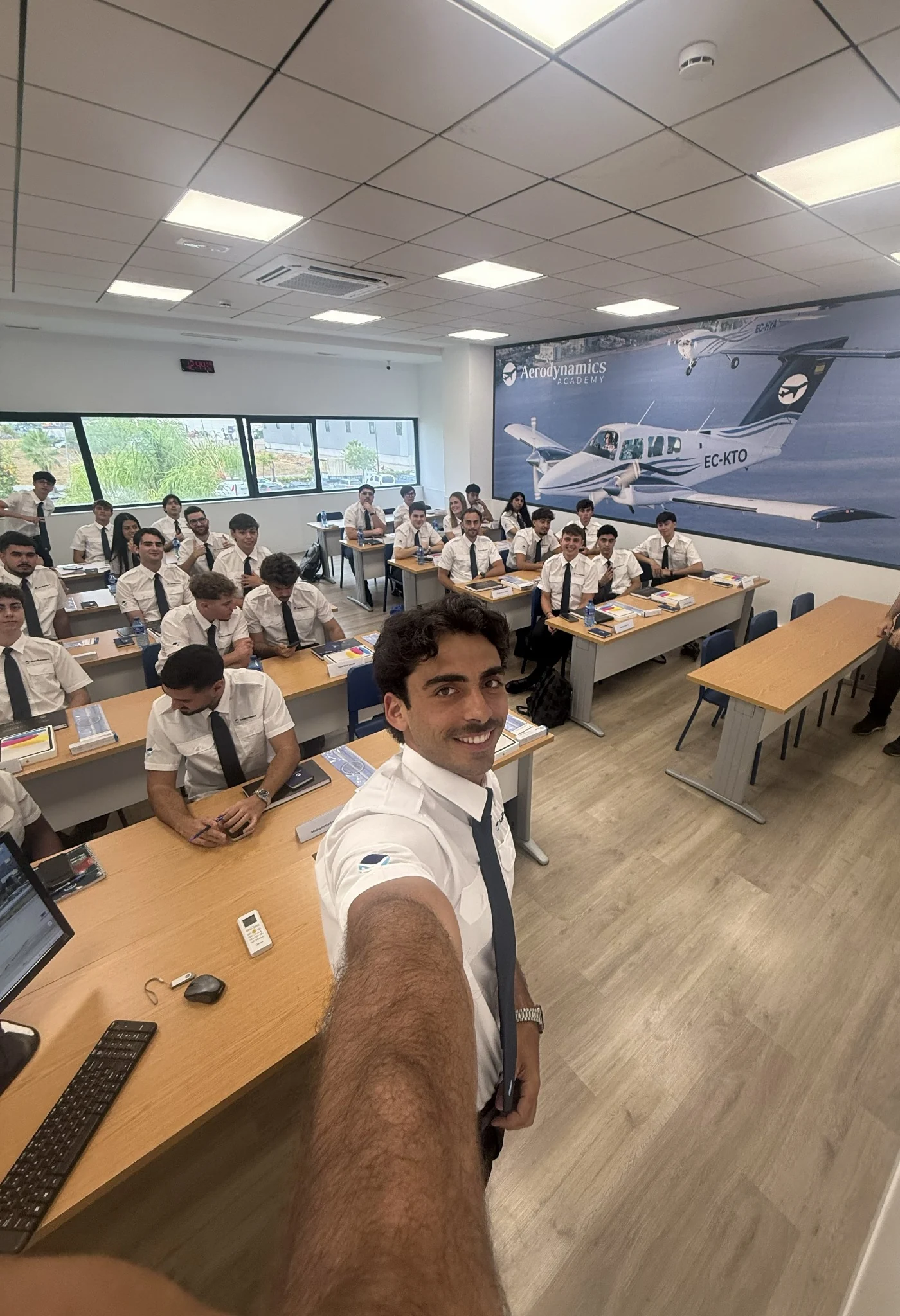 Alumnos de una nueva promoción de ATPL Integrado en su primer día en Aerodynamics Academy